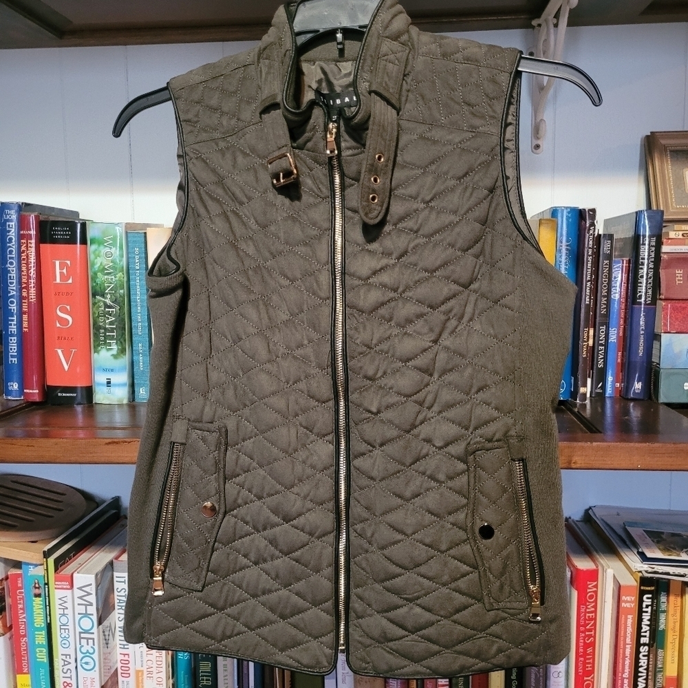 NWT Tribal olive quilted vest. Women's small